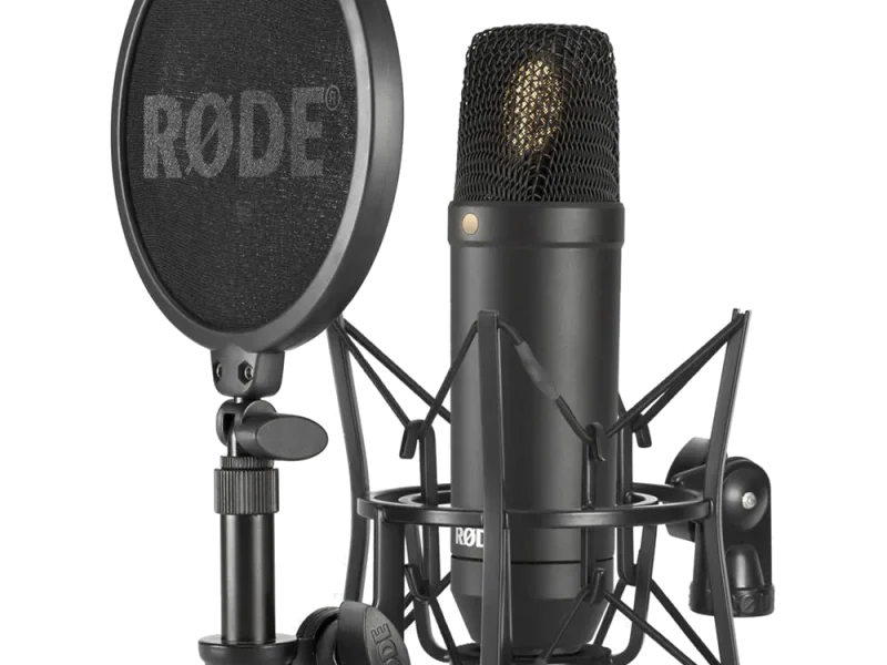 Kit de micrófono Rode NT1KIT con filtro antipop, shockmount y micrófono condensador.
