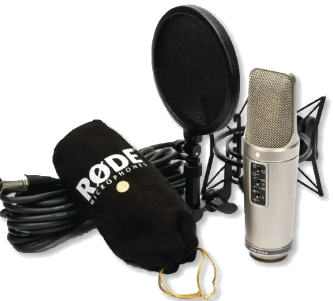 Kit de micrófono Rode NT2a con shockmount, filtro antipop, cable y estuche.