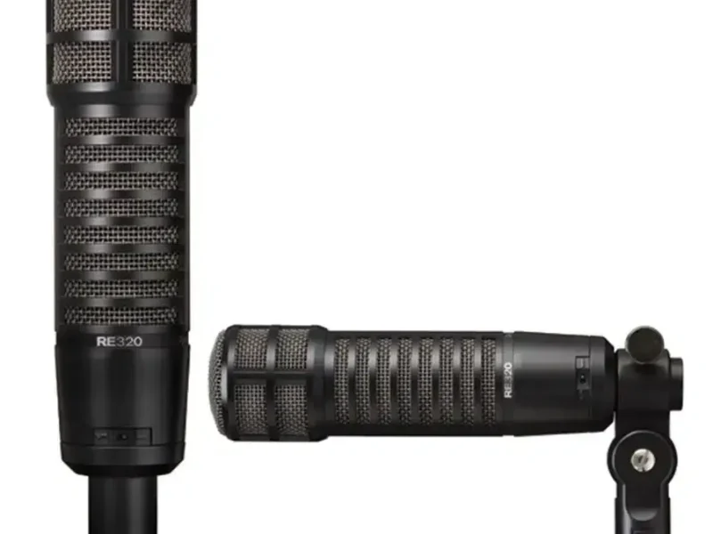 Micrófono dinámico Electrovoice RE320 de cuerpo negro con rejilla metálica, visto en posición vertical y horizontal