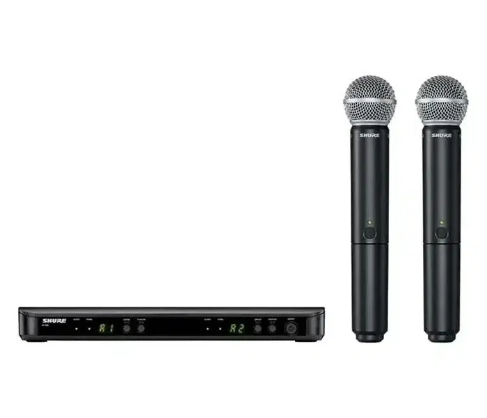 Sistema inalámbrico dual Shure BLX288/SM58-J10 con dos micrófonos de mano SM58 y receptor.