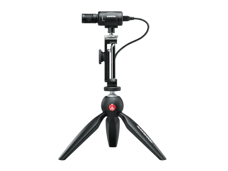 Kit de micrófono Shure MV88+ con soporte Manfrotto, clip para móvil y conexión digital.