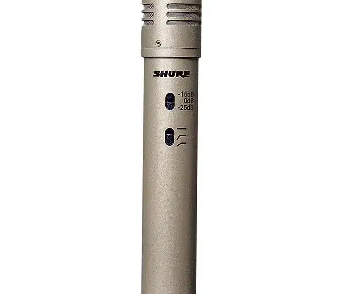Micrófono condensador cardioide Shure KSM137/SL para captación detallada en estudio.