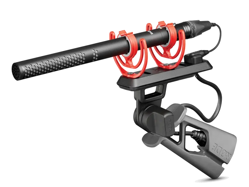 Micrófono shotgun Rode NTG5KIT con soporte y conexión XLR, ideal para producción audiovisual.