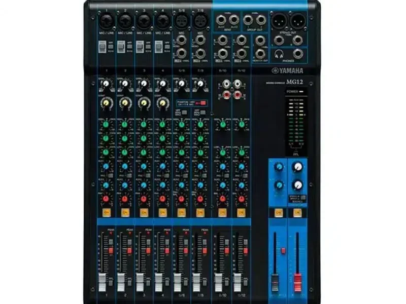 Consola analógica Yamaha MG-12 vista superior con controles y entradas
