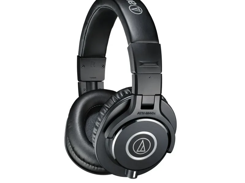 Audífonos profesionales Audiotechnica ATH-M40x con diseño cerrado y cable desmontable