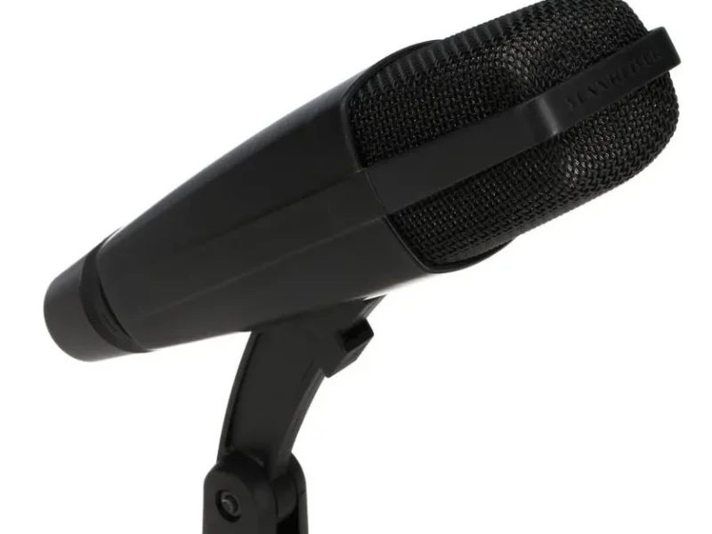 Micrófono profesional dinámico Sennheiser MD421 II montado en soporte