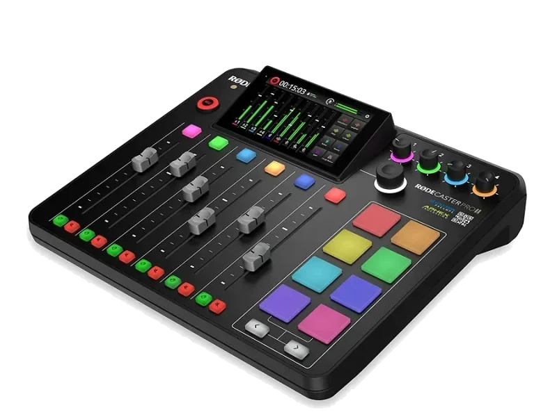 Consola RØDECaster Pro II para producción de audio profesional con pantalla táctil y pads.