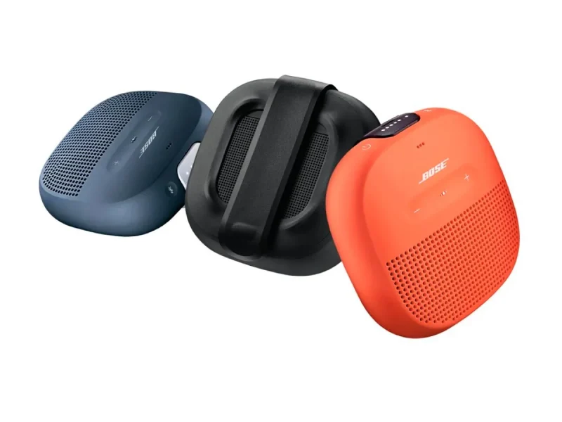Altavoz Bluetooth portátil Bose SoundLink Micro, compacto, resistente al agua y con clip de sujeción.